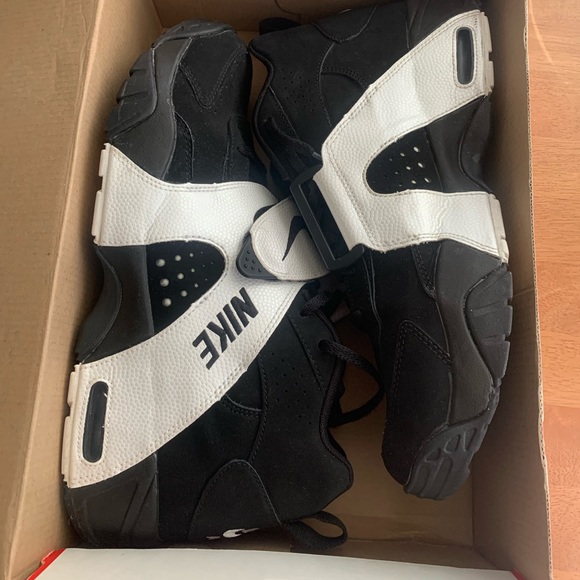 Nike Black and White Athletic Shoes main image 11